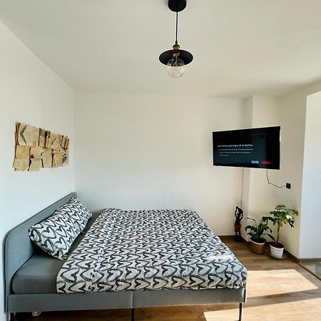 2 Vis-A-Vis Studio - Gara De Nord บูคาเรสต์ ภายนอก รูปภาพ