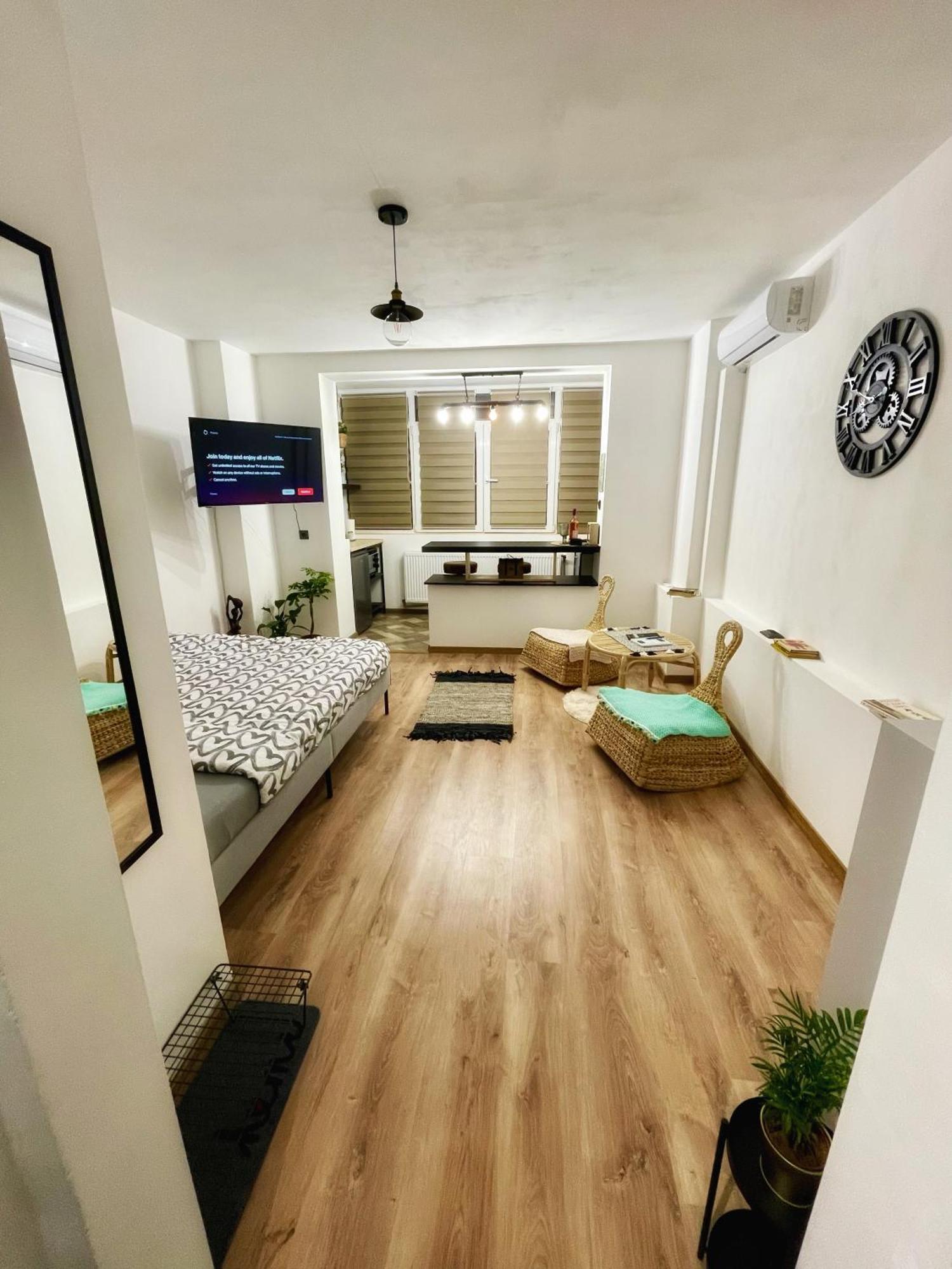 2 Vis-A-Vis Studio - Gara De Nord บูคาเรสต์ ภายนอก รูปภาพ