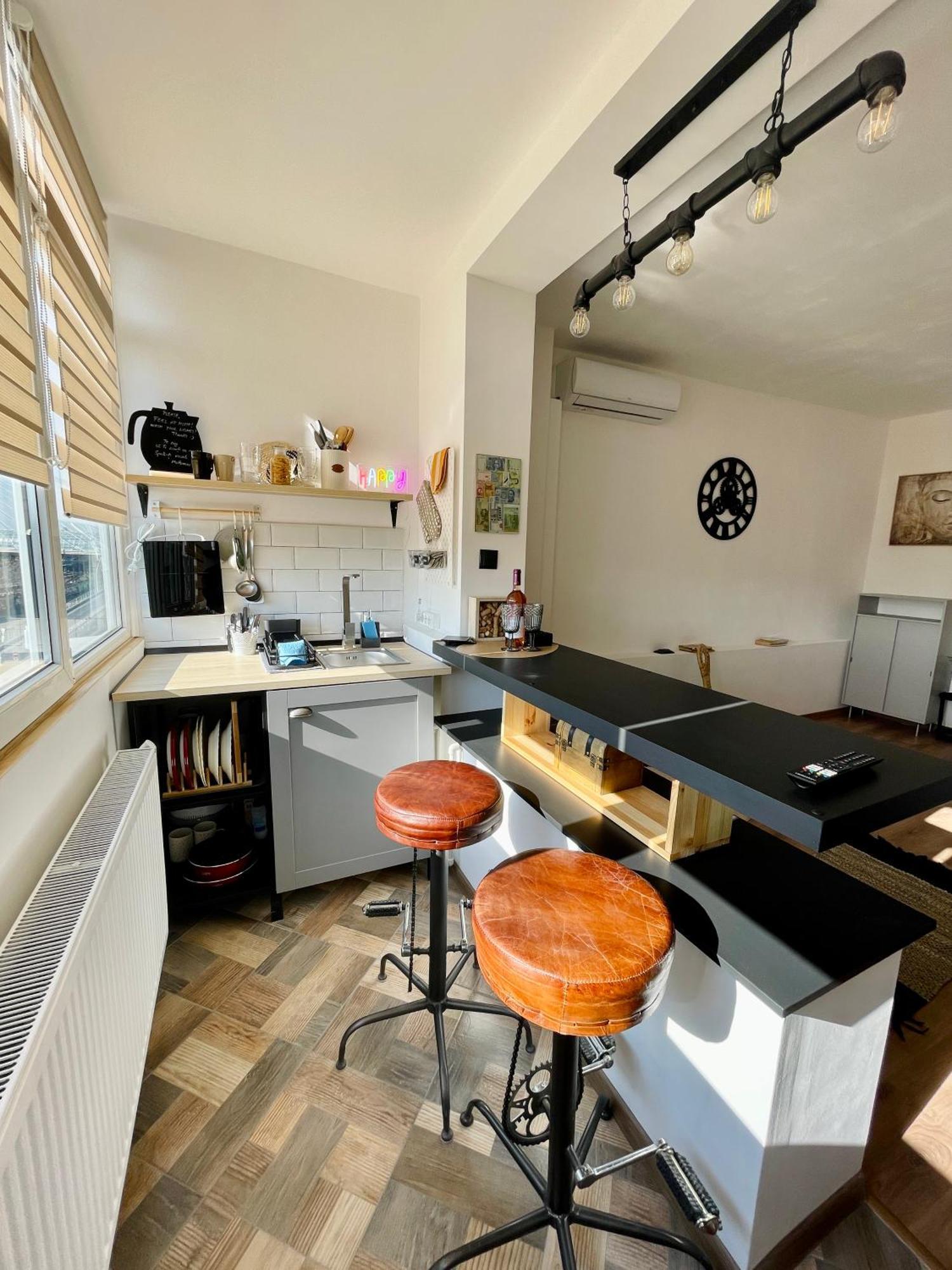 2 Vis-A-Vis Studio - Gara De Nord บูคาเรสต์ ภายนอก รูปภาพ